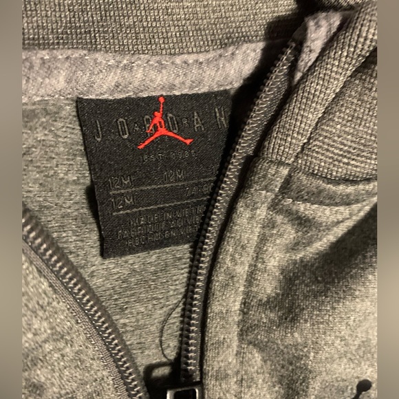 Grey Jordan tracksuit 12m - Picture 2 of 4
